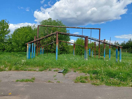 Кохомские власти требуют снести детскую площадку